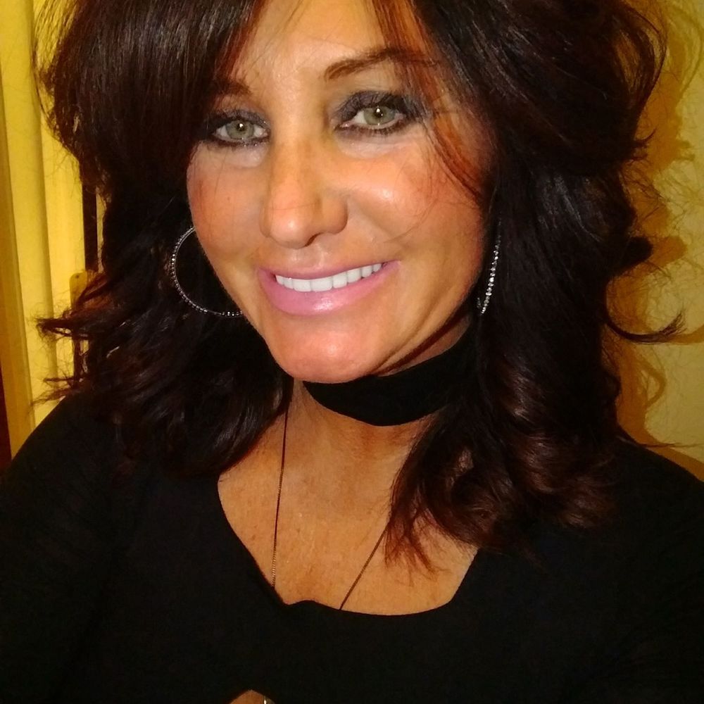 Meet your Posher, Hallie